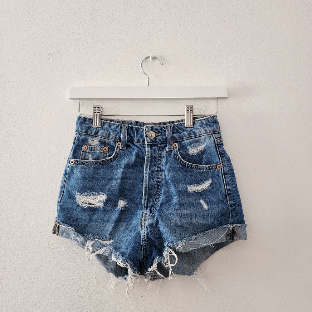 LAST CHANCE!! H&M' Divided | Denim Distressed Shorts